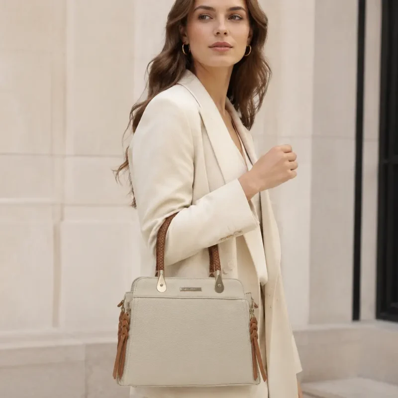 Y80058 Satchel with side gusset tassel